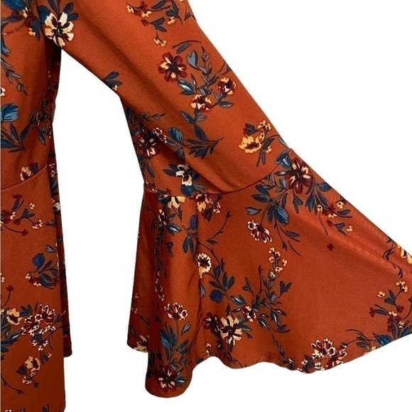 Uncommon Job Boho Bell Sleeve Tie Front Top - Picture 2 of 4